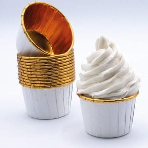 Tacinhas de cupcake brancas e ouro