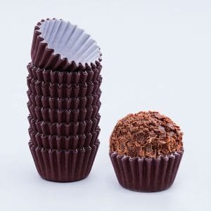 Tacinhas de brigadeiro castanho