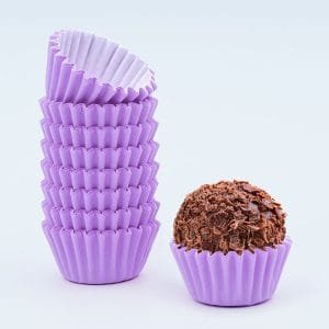 Tacinhas de brigadeiro lilás