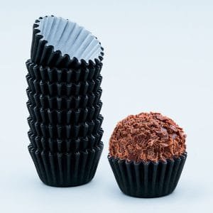 Tacinhas de brigadeiro pretas